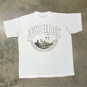 Vintage 90s New York City Twin Towers Manhattan T-shirt